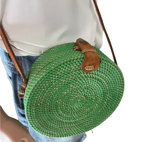 ARTISAN Handwoven Emerald Round Rattan Shoulder Round Bag - Picture 2 of 11